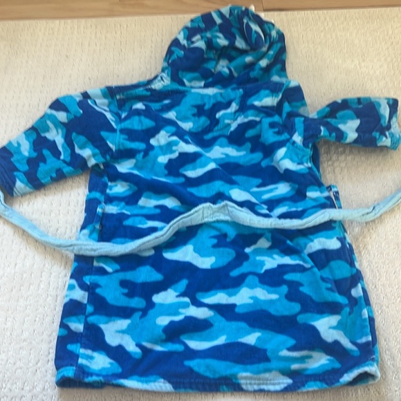 Camo blue shark robe for toddler boy size 5/6 - Picture 5 of 6